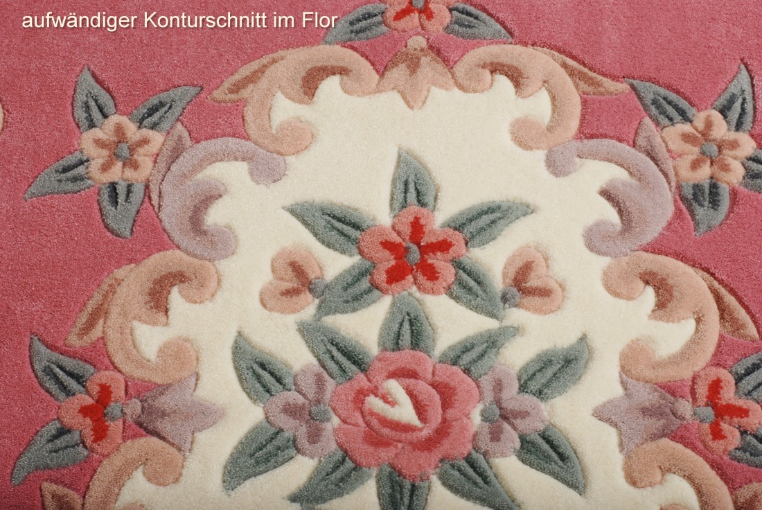 Aubusson Teppich in rose, ein prachtvolles Rankenmotiv auf einer